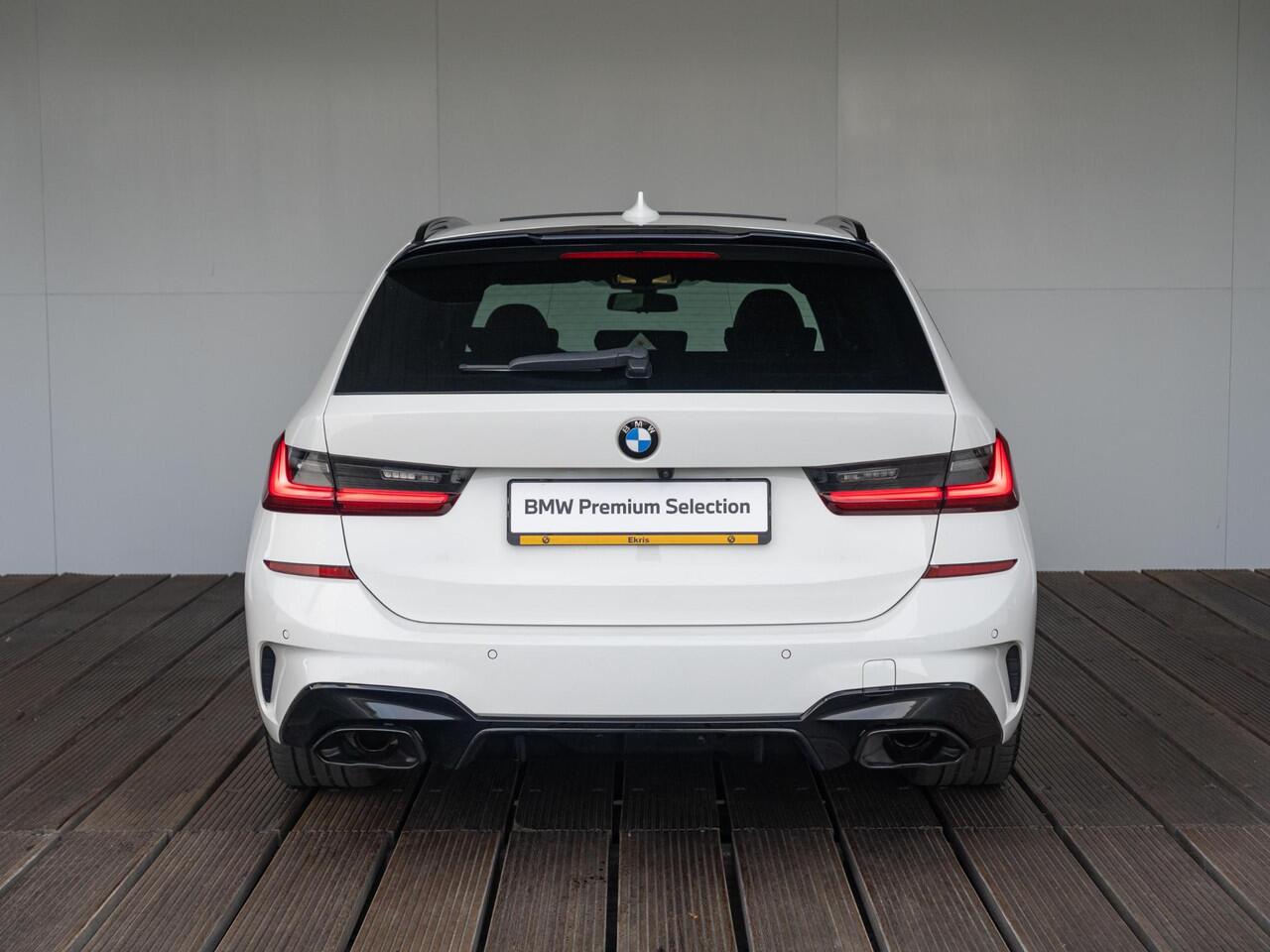 BMW 3-SERIE Touring M340i xDrive | Innovationspakket | Verwarmd Stuurwiel | Comfort Access | Panoramadak | Stoelverwarming | Laserlight | Head-Up Display | Harman Kardon | 19''