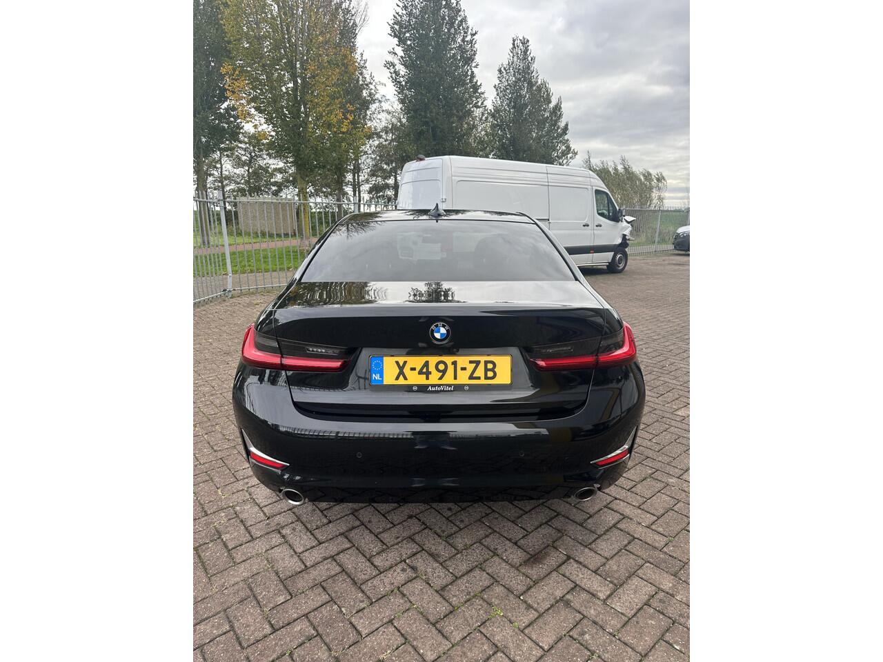 BMW 3-SERIE 320i xDrive High Executive