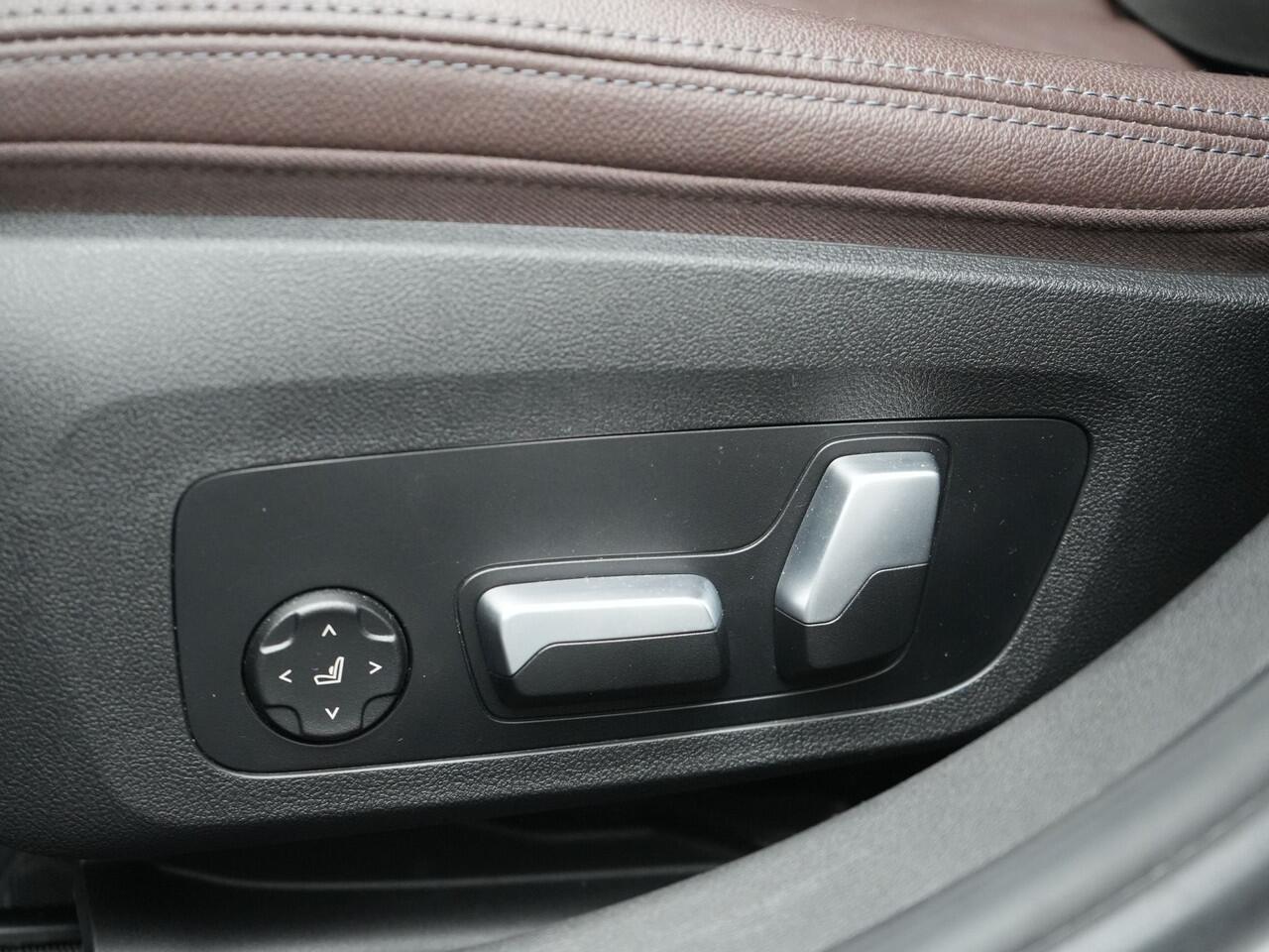 BMW 3-SERIE Touring 330e Plug In Hybrid 293pk Dealer O.H PHEV | Trekhaak Af Fabriek | Panodak | Head Up | Adaptive Cruise | Laser LED | Lederen Sportstoelen Memory & Verwarmd | Keyless | Blis | Apple Carplay | Stuur Verwarmd | Navigatie | DAB |