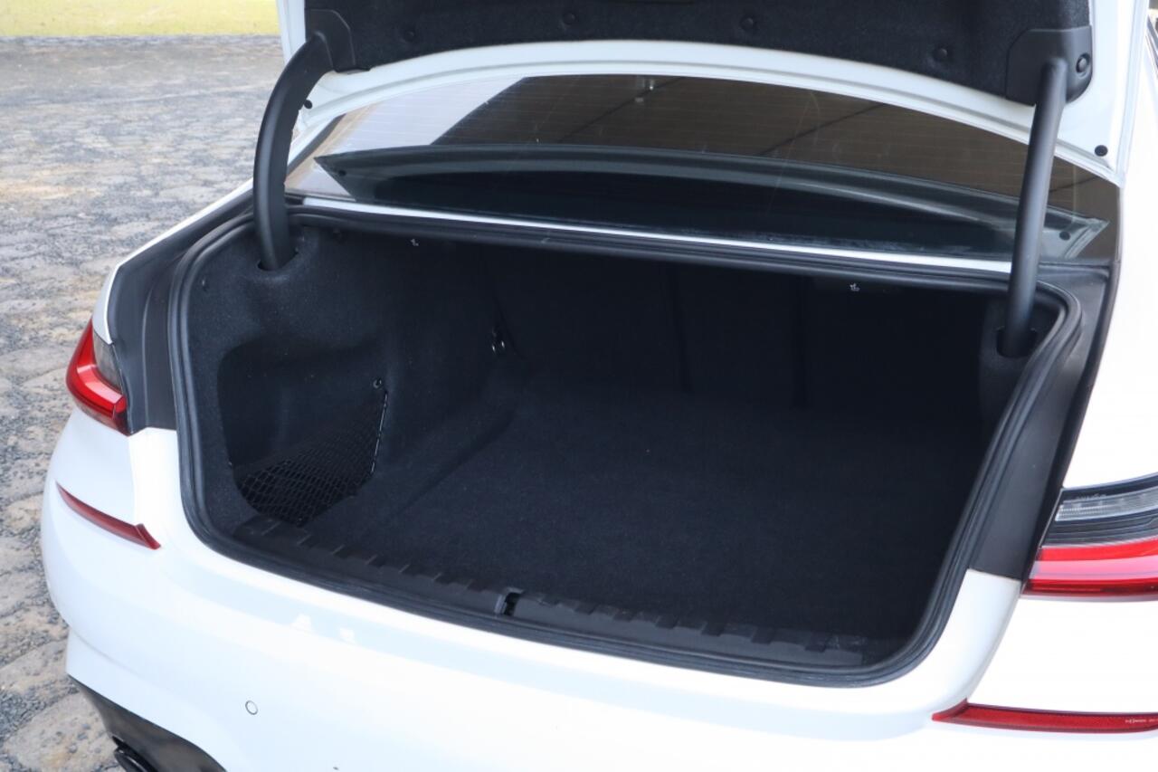 BMW 3-SERIE 320i M Sport I Geen Import I Sfeerverlichting I Alcantara