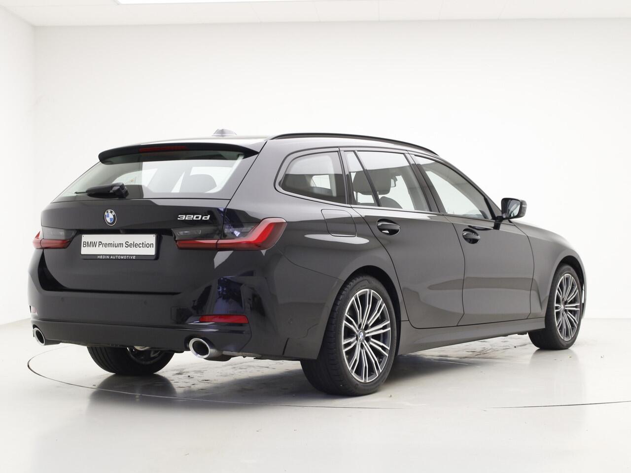 BMW 3-SERIE Touring 320d | Elek. Trekhaak | Standkachel | Driving Assistant Professional | 18" M-sport | Zwarte nieren Elek. Verst. Sportstoelen met Memory | Camera