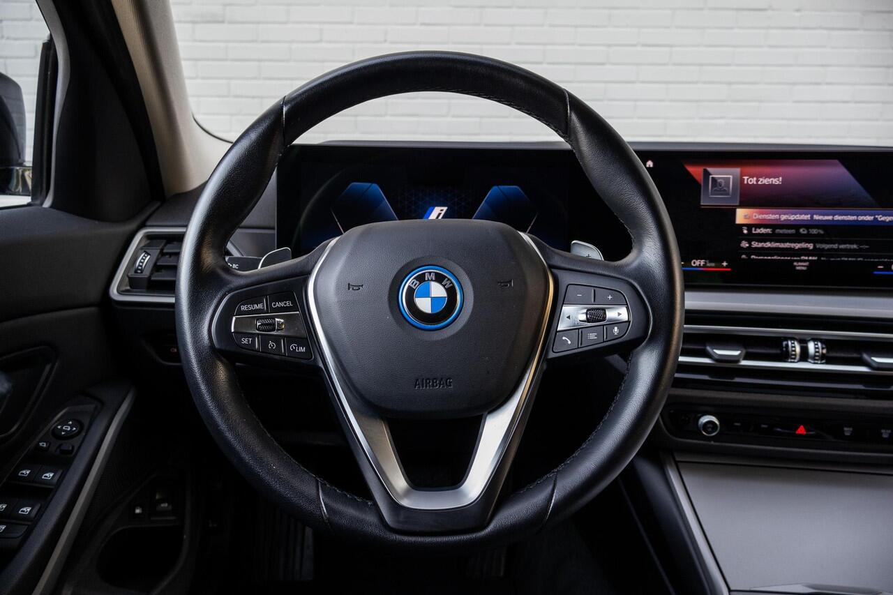 BMW 3-SERIE 320e Touring|Facelift|Widescreen| Sportstoelen|Leer|Shadowline Shadow Line
