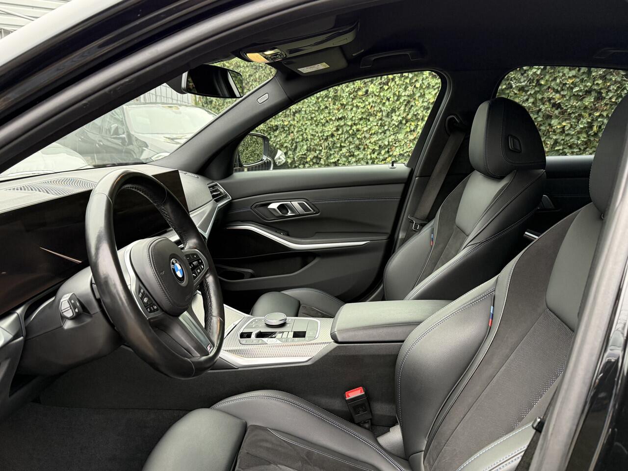 BMW 3-SERIE Sedan 320i | M-Sport | 20'' M-Performance | Sportstoel. | PDC v+a | Getint Glas