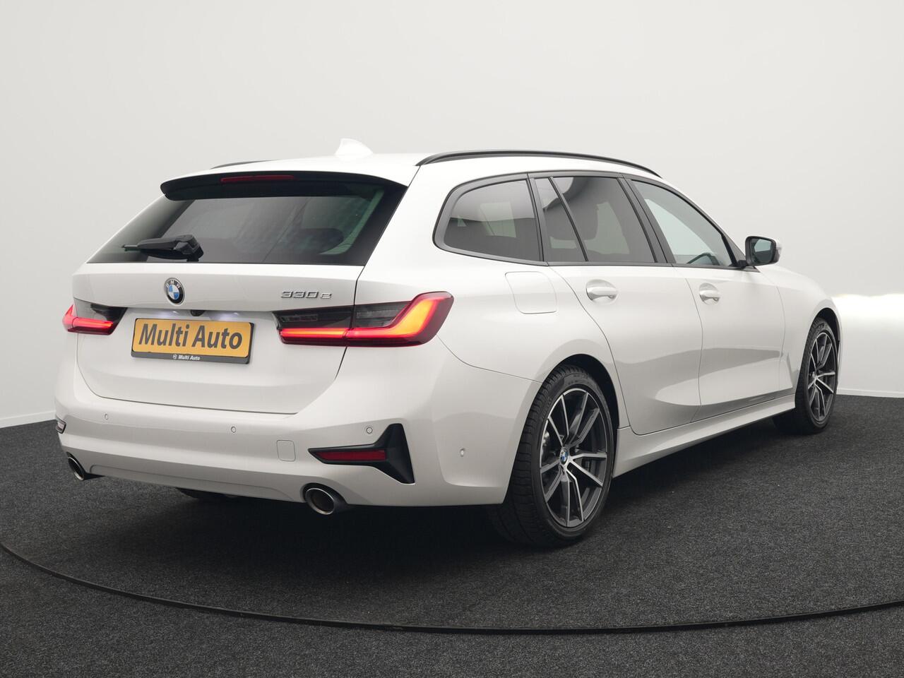 BMW 3-SERIE Touring 330e Plug In Hybrid 293pk Dealer O.H PHEV | Trekhaak Af Fabriek | Panodak | Head Up | Adaptive Cruise | Laser LED | Lederen Sportstoelen Memory & Verwarmd | Keyless | Blis | Apple Carplay | Stuur Verwarmd | Navigatie | DAB |
