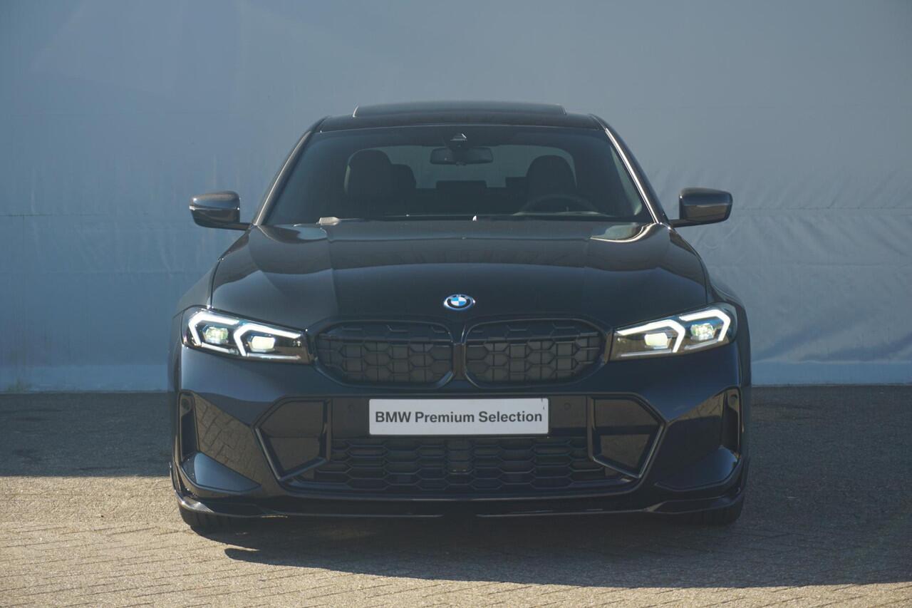 BMW 3-SERIE Sedan 320e M Sportpakket 19'' / Schuif-/kanteldak / Stuurwiel verwarming / Carbon M Performance pakket / Ekris Selection