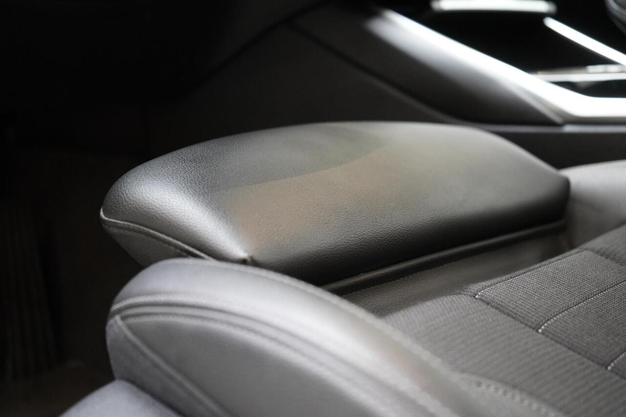 BMW 3-SERIE Touring 330e Business Edition Plus | Adaptive cruise | Trekhaak | Sportstoelen | Apple Carplay