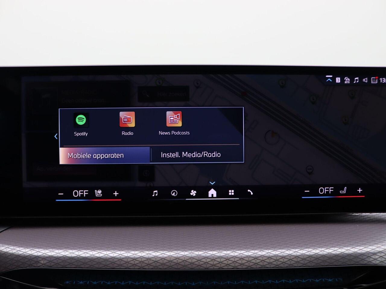 BMW 3-SERIE Sedan 330e M Sportpakket Pro | Stuurwielrand Verwarmd | Trekhaak | Geluidswerende Ramen | Schuifdak | Verwarmde Voorstoelen | Parking Assistant | Harman Kardon | 19'' | Ekris Selection