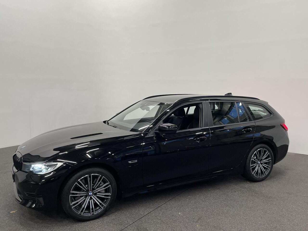 BMW 3-SERIE Touring 330e Aut. Sportline Business 292pk Airco ECC Navi Carplay Cruise Control PDC VA Virtual cockpit Sportstoelen Sensatec