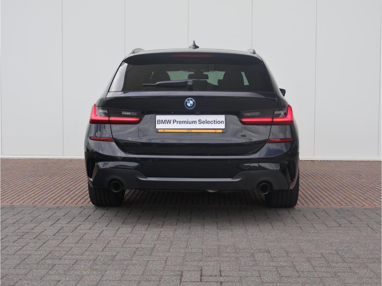 BMW 3-SERIE Touring 320e Business Edition Plus / M-Sportpakket / Trekhaak / Head Up Display / Active Cruise Control / HIFI /