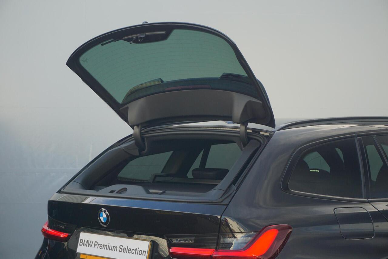 BMW 3-SERIE Touring 330e M Sport Pro | Trekhaak / Harman Kardon / Elektrische Stoelen met geheugen / Comfort Access