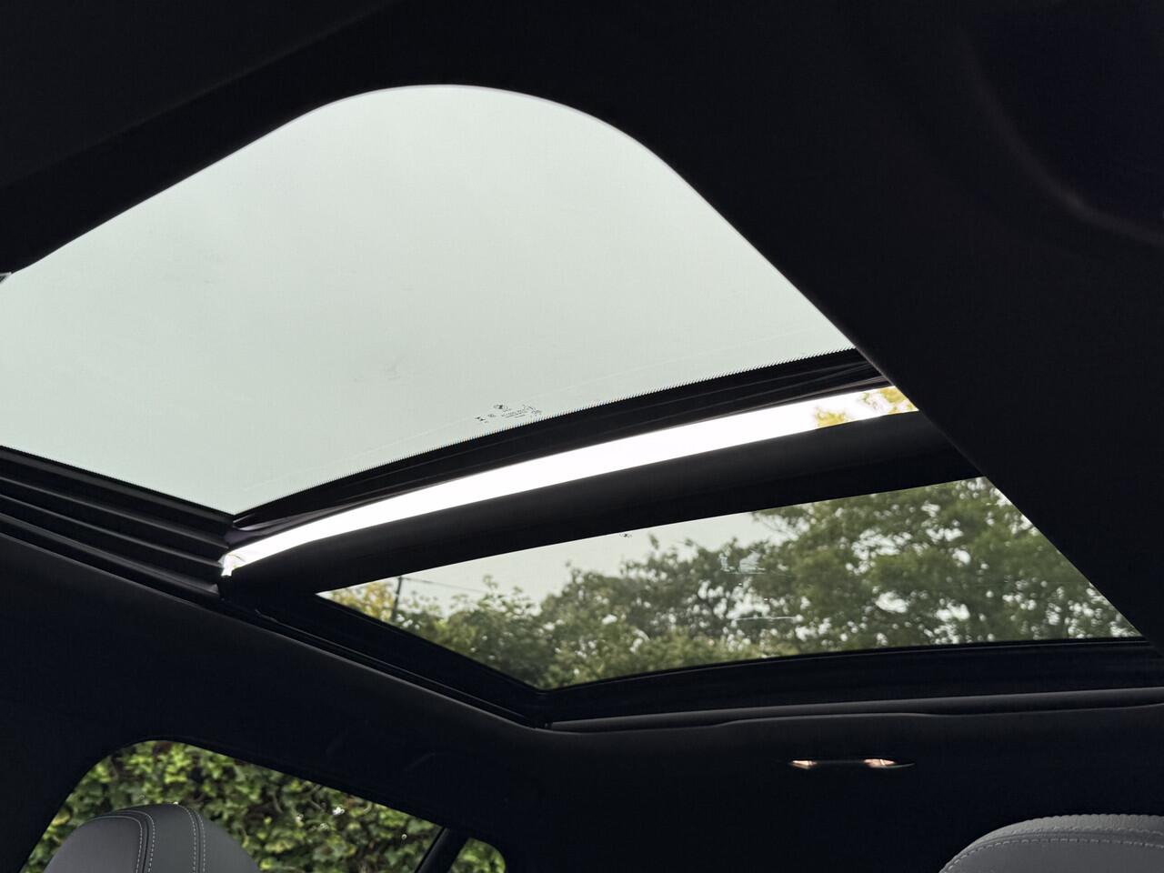 BMW 3-SERIE Touring 330e | NW Model | M-Sport | 18'' | Panorama | Camera | Elek. Trekhaak | HiFi