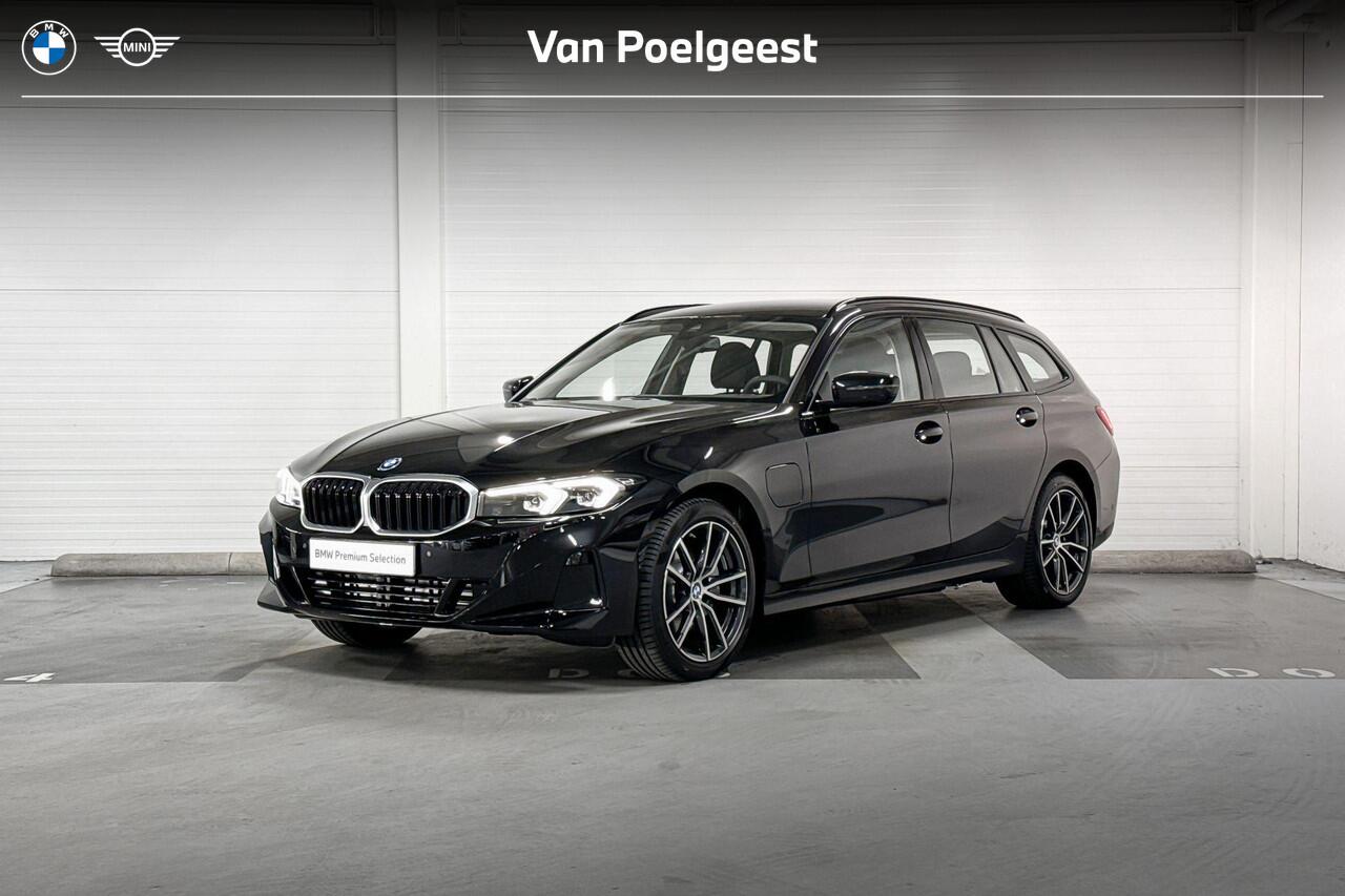 BMW 3-SERIE Touring 330e | Curved Display | Parking Assistant | Stoel Verwarming