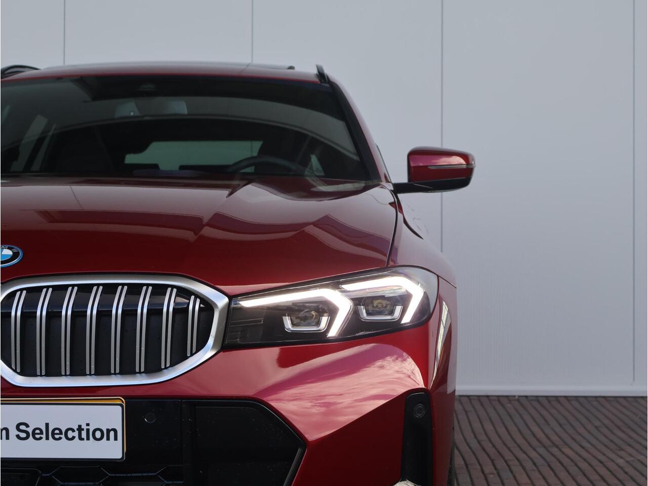 BMW 3-SERIE Touring 330e M Sportpakket/ Comfort Access/ Elektrische Trekhaak/ Achteruitrijcamera/ panoramadak/ Sportstoelen/ Stoelverwarming/ HiFi/ Active Cruise Control