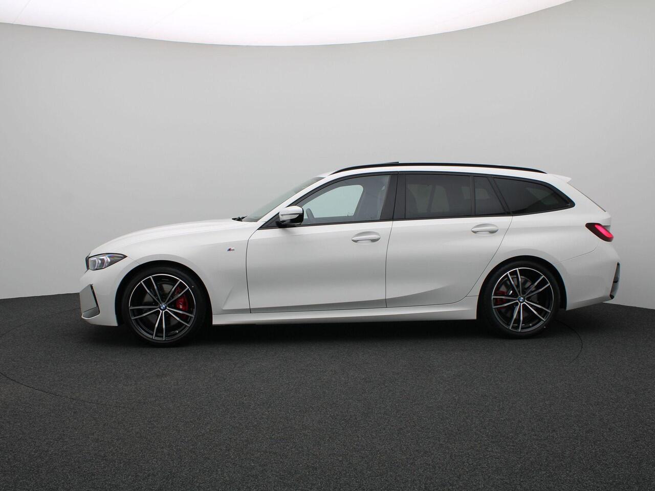 BMW 3-SERIE Touring 330i M Sportpakket Pro | Panoramadak | HIFI | Curved Display | 19"