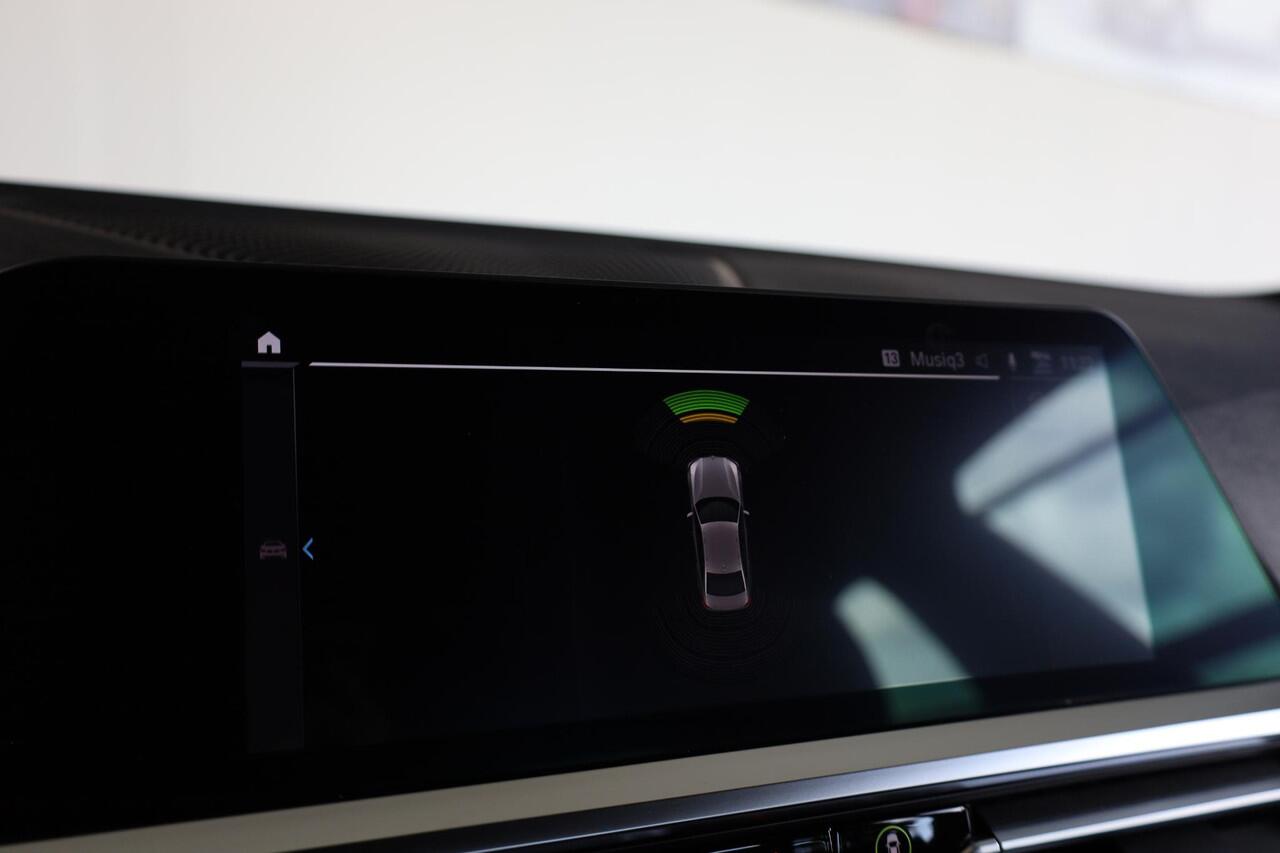 BMW 3-SERIE Sedan 320e High Executive | M Sportpakket | 19 inch | Laserlight