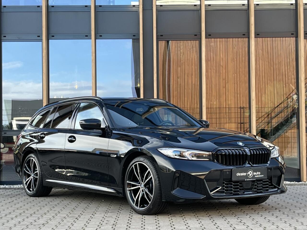 BMW 3-SERIE 330e xDrive Touring | Facelift | M-sport | Led | Trekhaak |