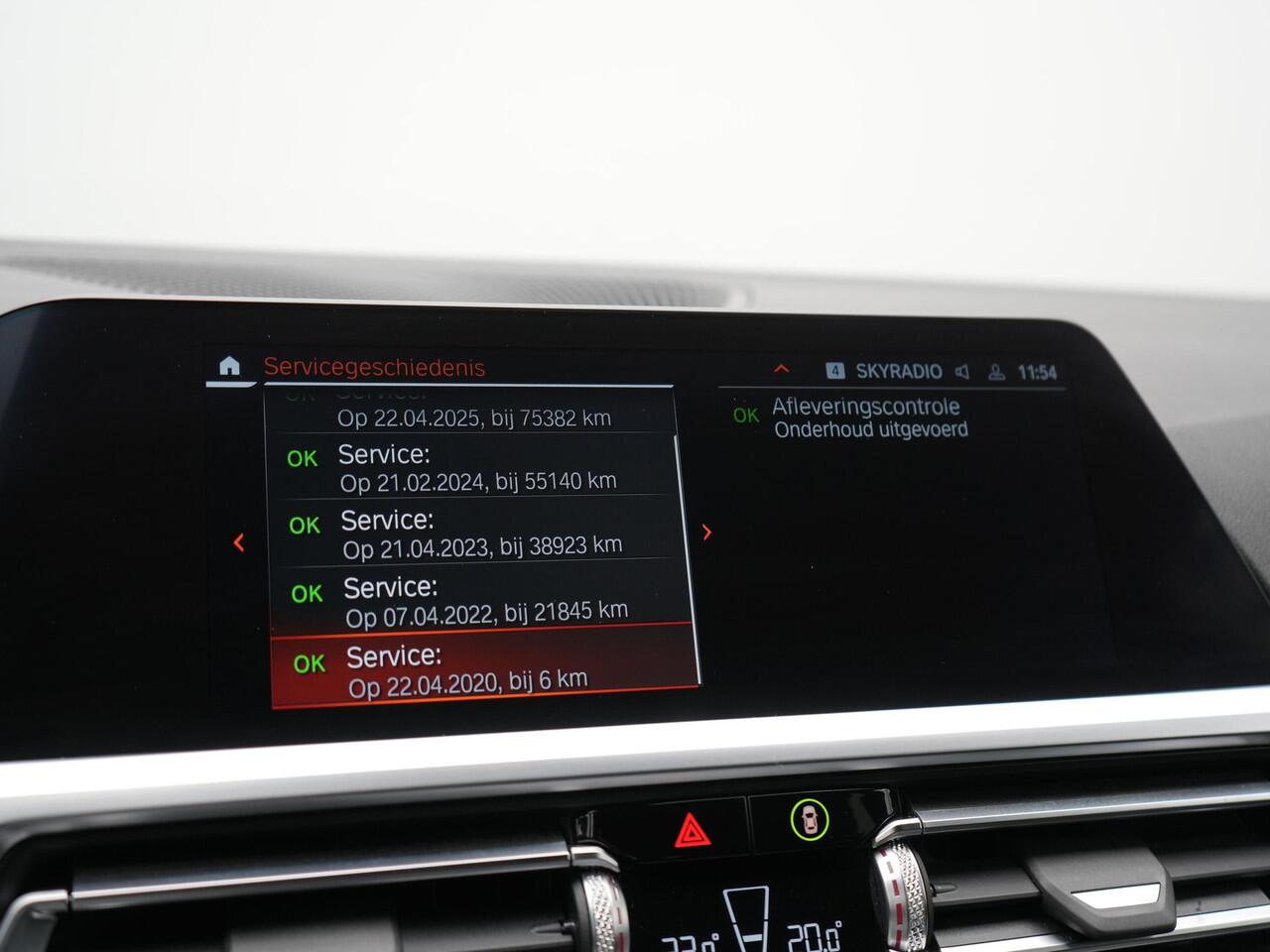 BMW 3-SERIE Touring 330i Sportline 259pk Dealer O.H. | Trekhaak Af Fabriek | Lederen Sportstoelen Verwarmd | Apple Carplay | Sfeerverlichting | Cruise Control | Navigatie | Virtual | 18"L.M |