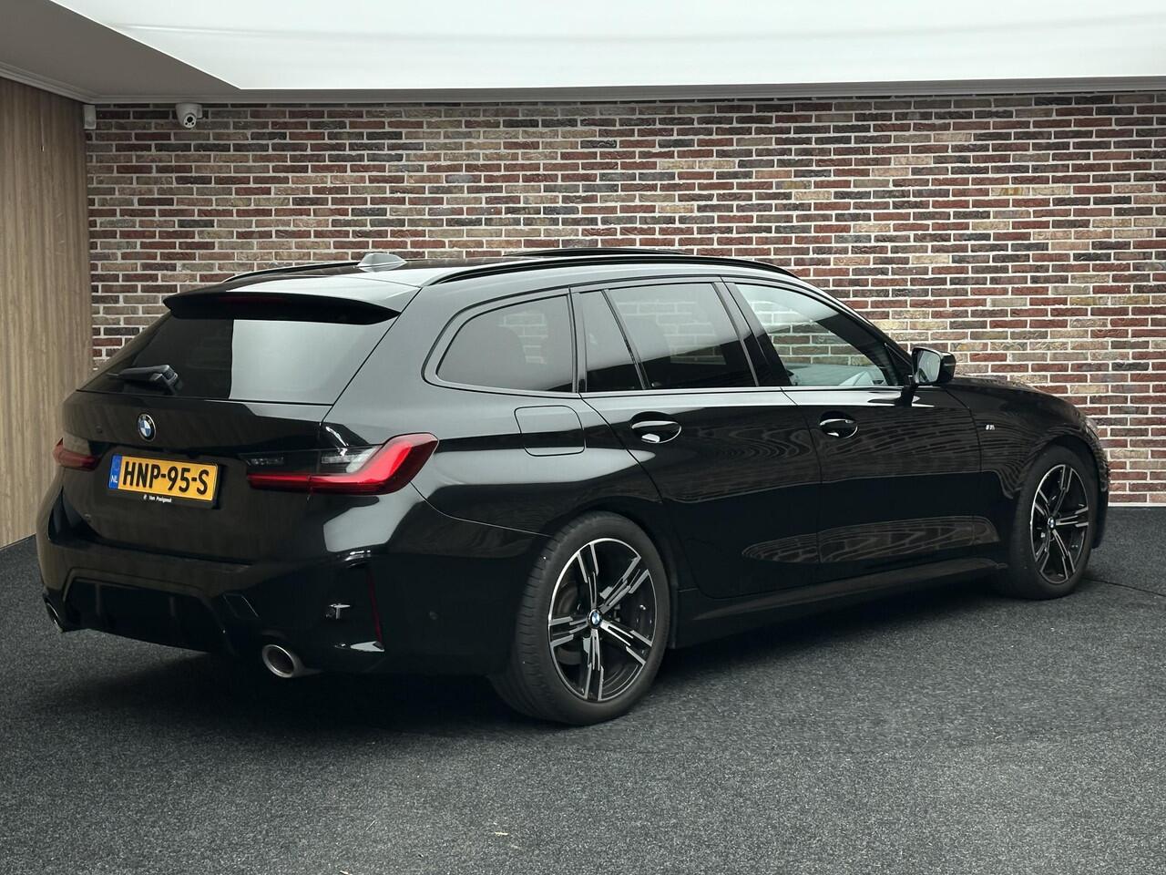 BMW 3-SERIE Touring 320i M Pakket Panorama Headup Camera Garantie