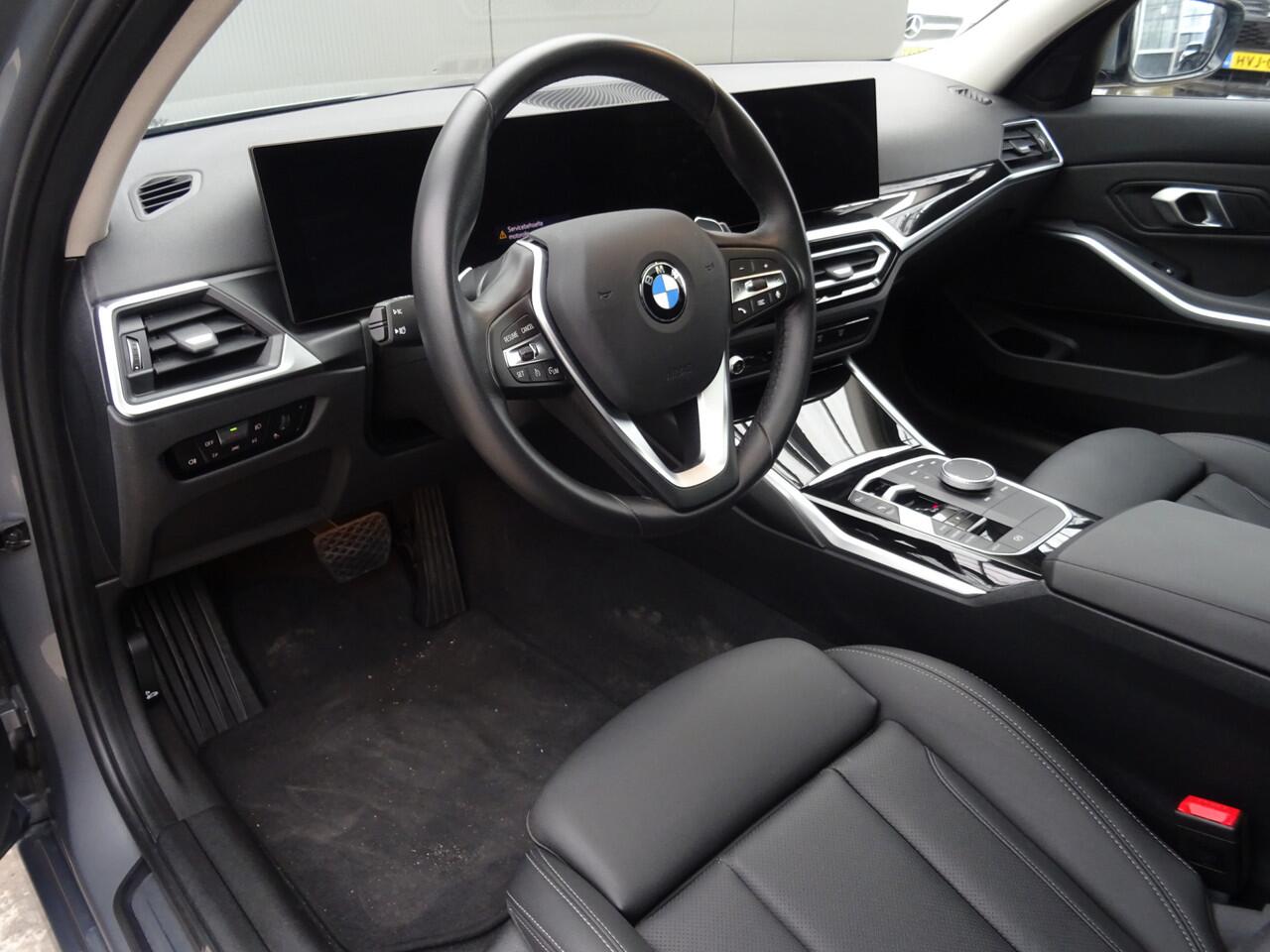 BMW 3-SERIE Touring 318i * PANORAMADAK * LEER * CARPLAY !!