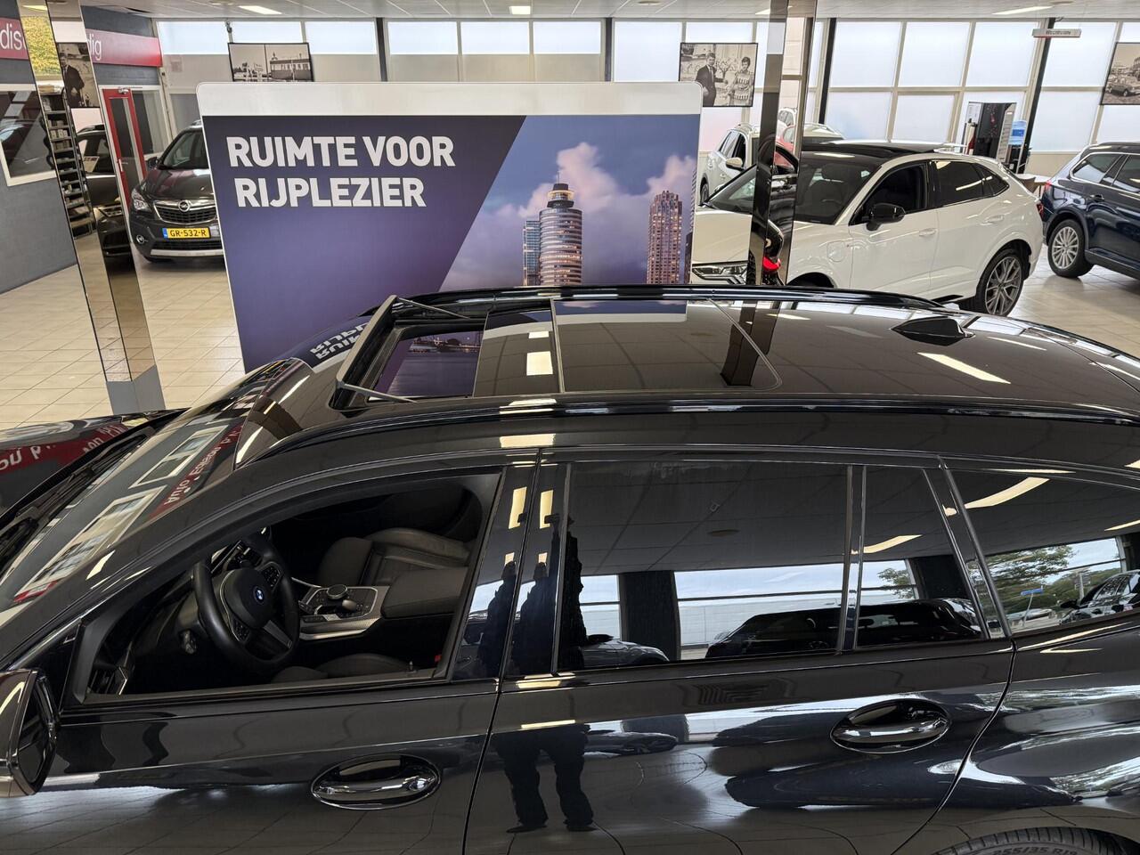 BMW 3-SERIE Touring 330e xDrive *PANO*H&K*360CAM*LEER*HUD*VOL*