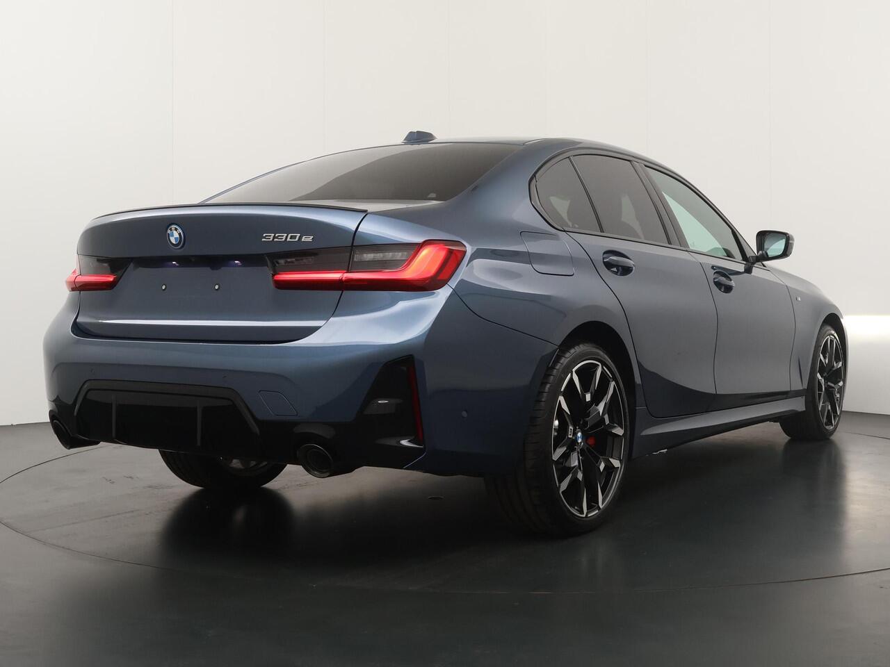 BMW 3-SERIE 330e | M-Sport pakket | Panoramadak | Adaptive Cruise | HiFi | Comfort Access |