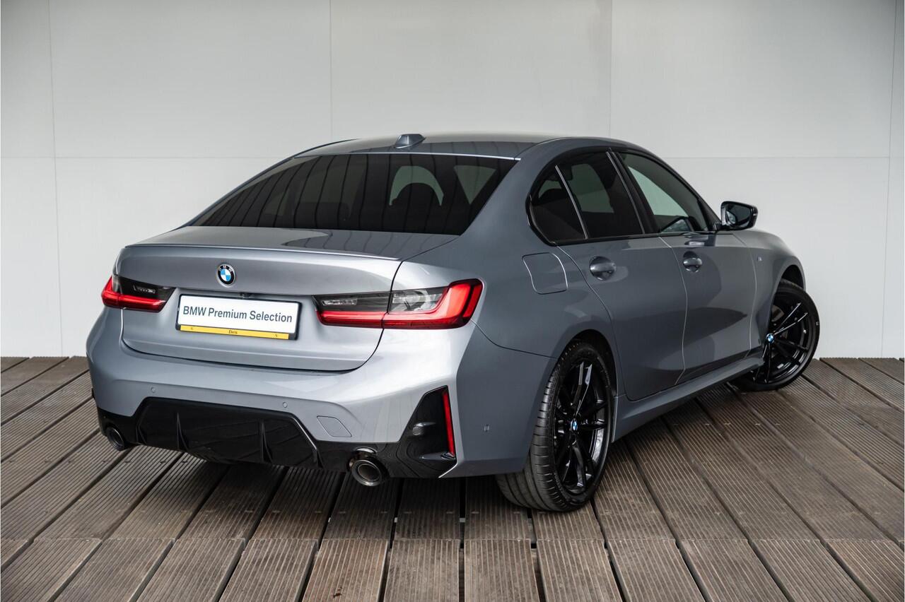 BMW 3-SERIE Sedan 320i M Sportpakket / HiFi systeem / Draadloos oplaadstation / Active Cruise Controle /