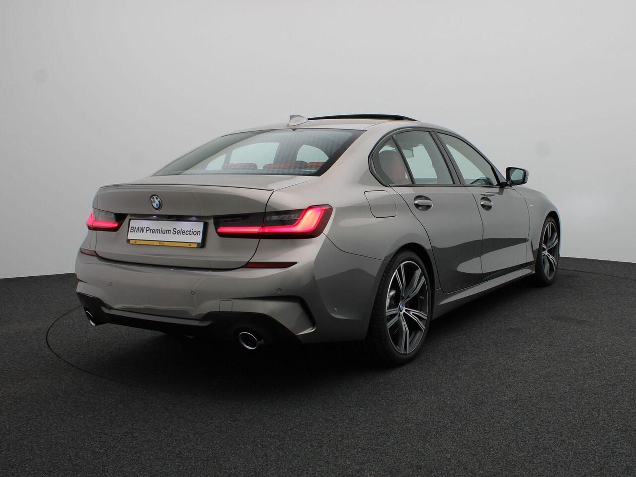 BMW 3-SERIE Sedan 330i High Executive | M Sportpakket | Audio Media Pack | Parking Pack | Safety Pack | BMW Personal CoPilot Pack | Trekhaak | Schuifdak | Elektrisch Verstelbare Voorstoelen | Driving Assistant Professional | Harman Kardon | 19''