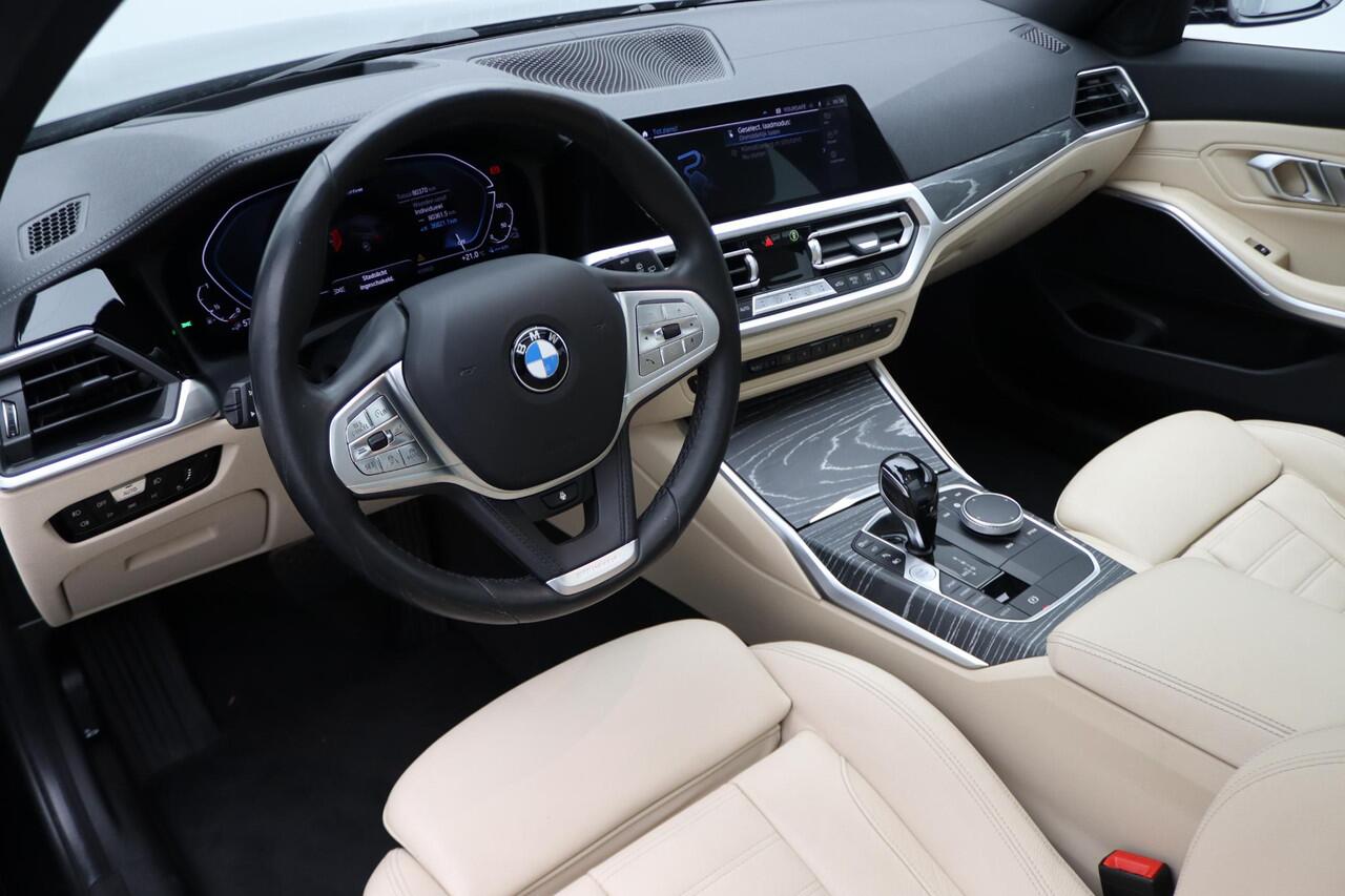 BMW 3-SERIE Touring 320e High Executive | Luxury Line | Audio Media Pack | Parking Pack | Safety Pack | BMW Personal CoPilot Pack | Stuurwielrand Verwarmd | Trekhaak | Panoramadak | Driving Assistant Professional | Head-Up Display | DAB | HiFi | 18''