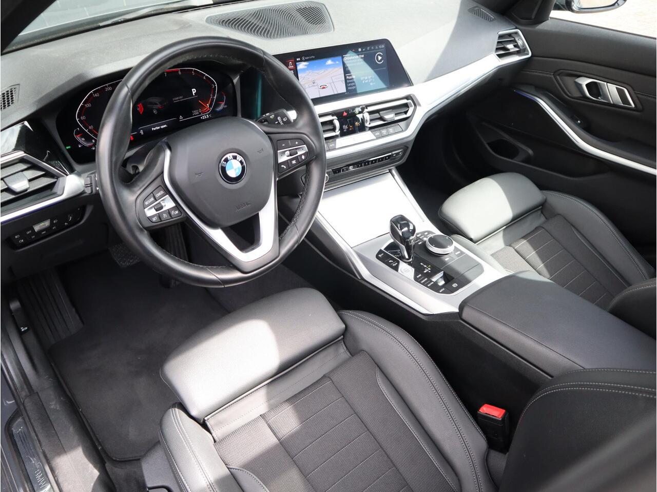 BMW 3-SERIE Touring Executive Sport Line Automaat / Live Cockpit Professional / Trekhaak / Panoramadak / Apple CarPlay / 18 Inch / Hifi / LED / Shadow Line