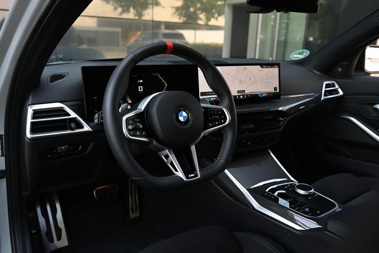 BMW 3-SERIE Touring M340d xDrive High Executive Automaat / Panoramadak / Trekhaak / Sportstoelen / M Adaptief onderstel / Comfort Access / Adaptieve LED / Parking Assistant Plus