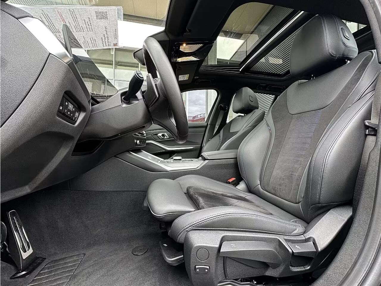 BMW 3-SERIE Touring 330e M-SPORT ** ADAPT. LED, HALF-LEDER, HuD, ACC, SHADOW LINE, H&K SOUND, 19-inch LMV ** 1e EIG - UNFALLFREI ** ** INFORMEER OOK NAAR ONZE AANTREKKELIJKE FINANCIAL-LEASE TARIEVEN **