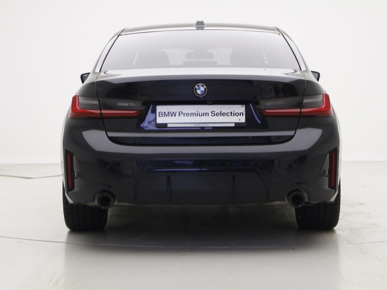 BMW 3-SERIE 320i Sedan M-Sport | 18" | Camera | Harman Kardon | Privacy Glass | Voorbereiding Driving Assistance