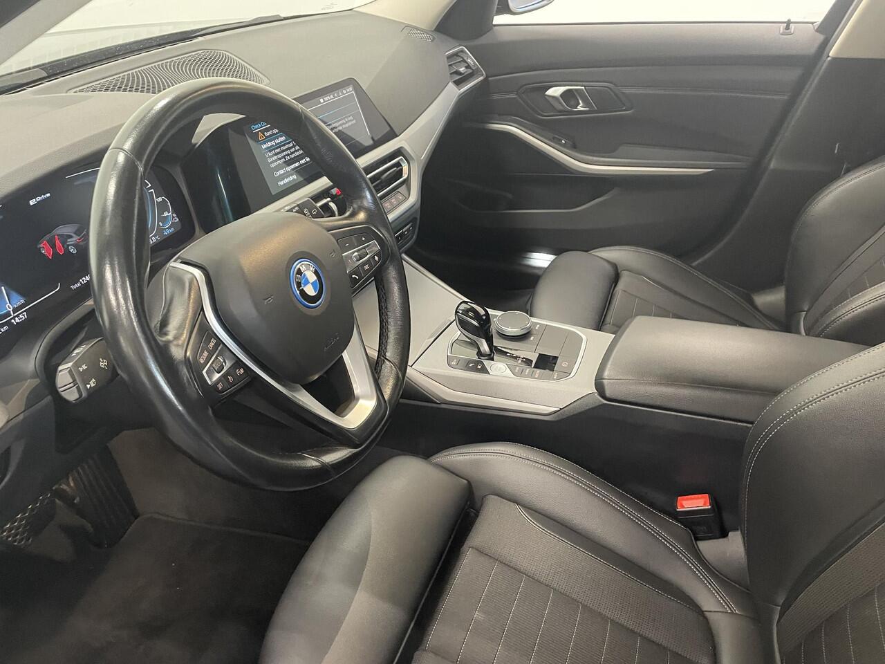 BMW 3-SERIE Touring 330e Aut. Sportline Business 292pk Airco ECC Navi Carplay Cruise Control PDC VA Virtual cockpit Sportstoelen Sensatec
