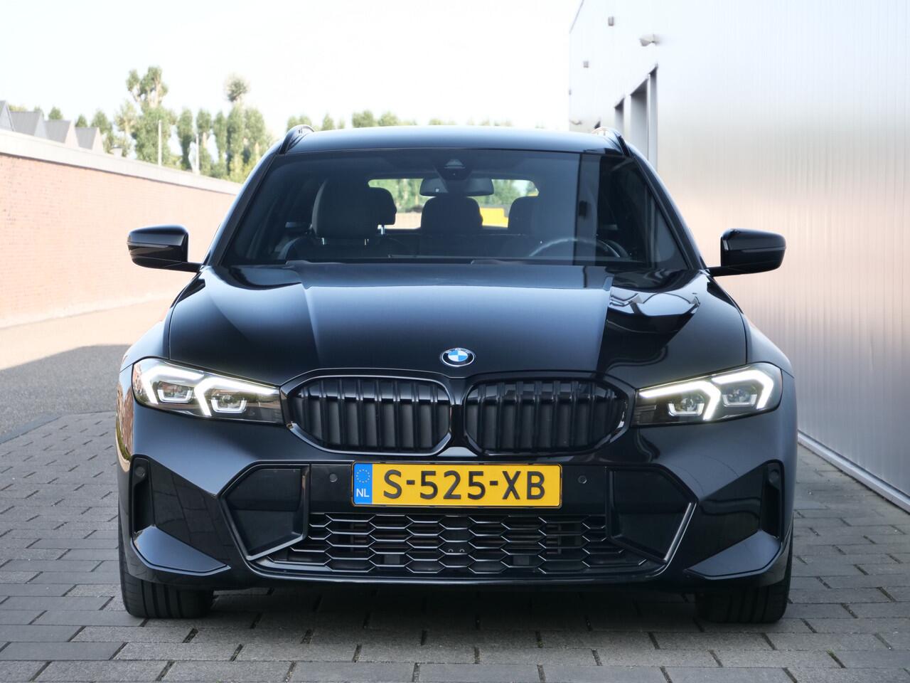 BMW 3-SERIE Touring 318i M-Sport 157 Pk Automaat Navigatie / DAB / Apple Carplay / Leer / M-pakket