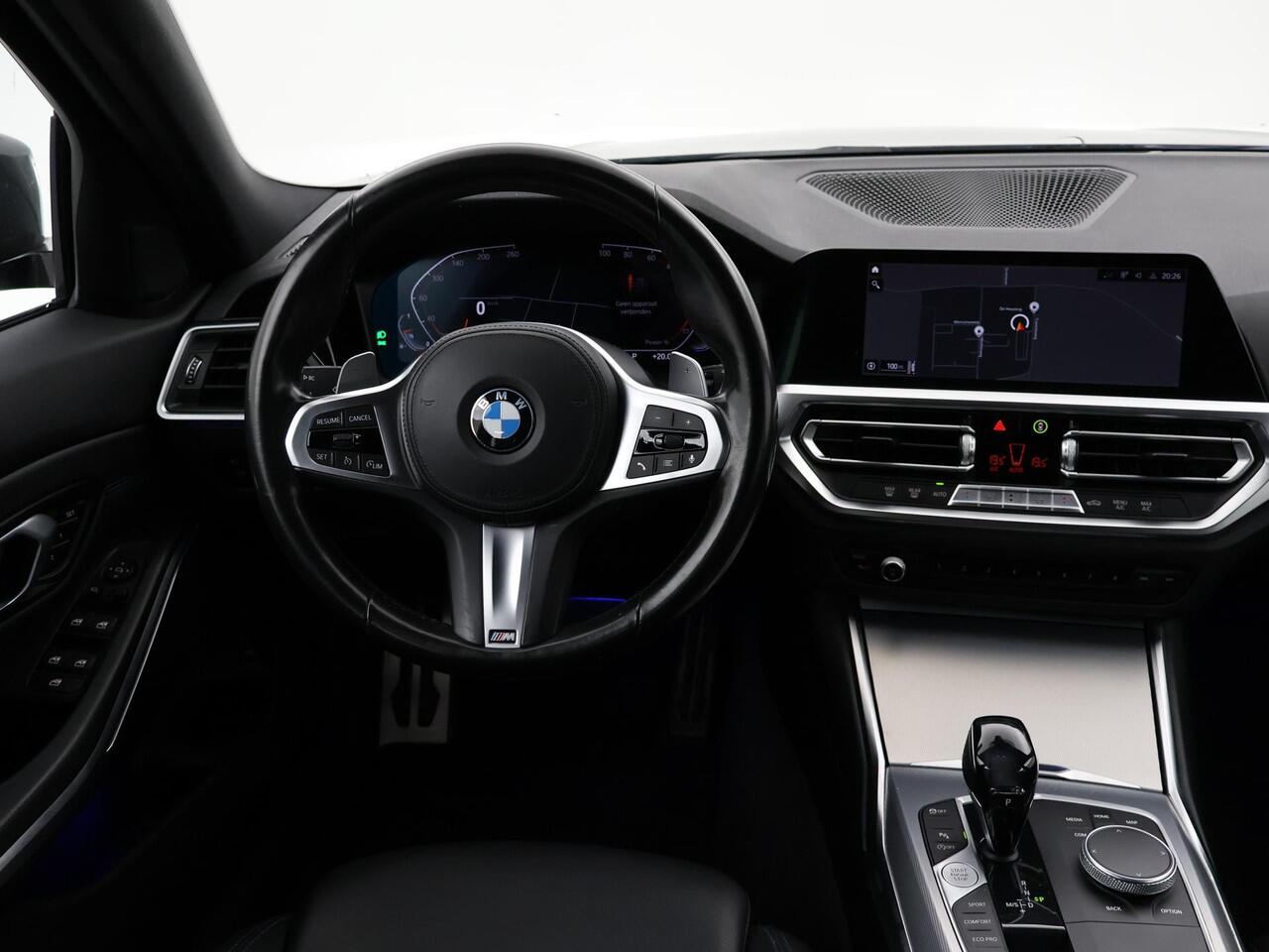 BMW 3-SERIE Touring 318i AUT. M-SPORT DRAVITGRAU + SPORTSTOELEN | CAMERA | MEMORY | HIFI | SFEERVERLICHTING | CARPLAY