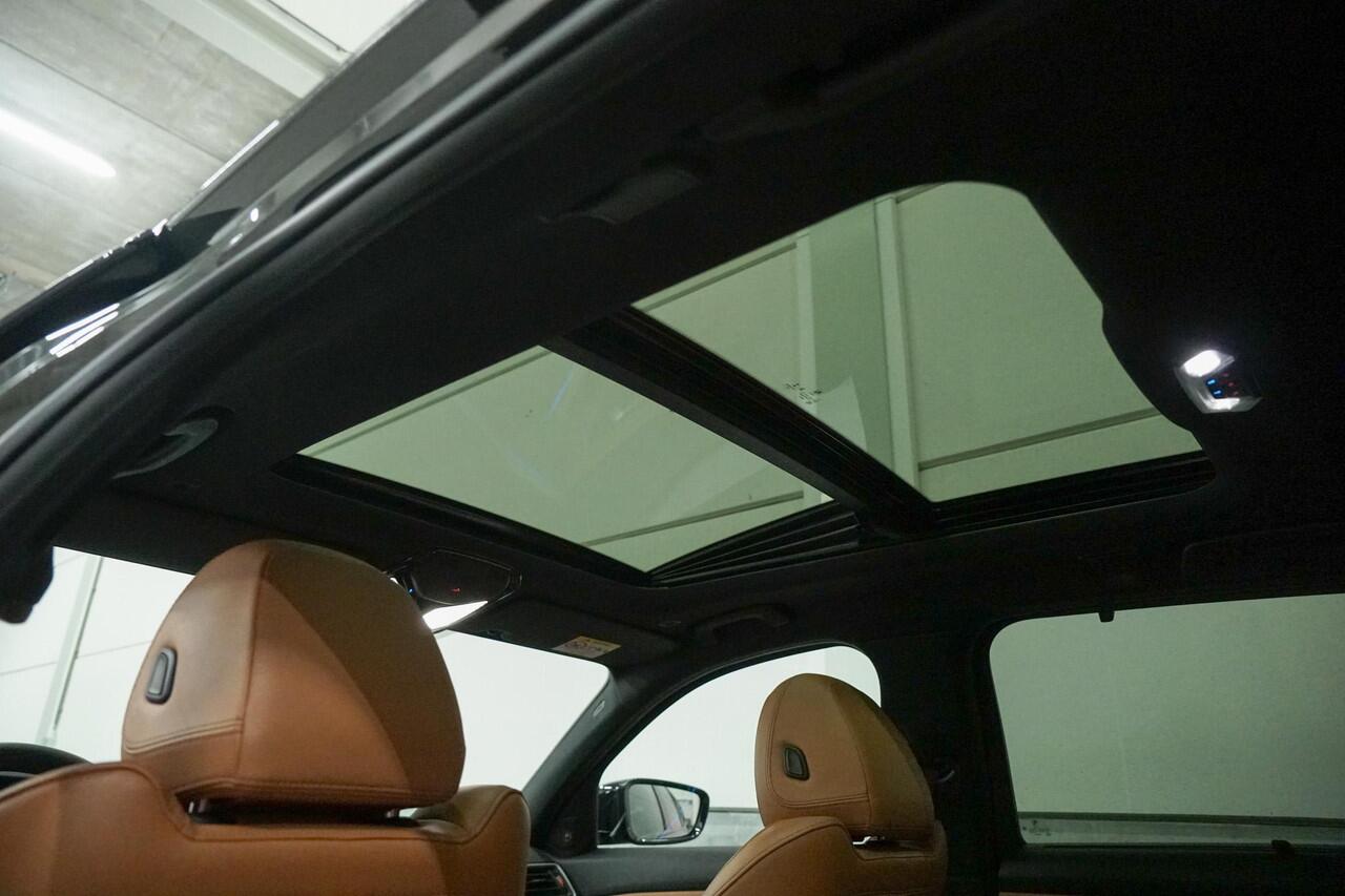 BMW 3-SERIE Touring 330e M-Sport | Panoramadak | Harman Kardon | Head Up | 20" | Elektr. Trekhaak