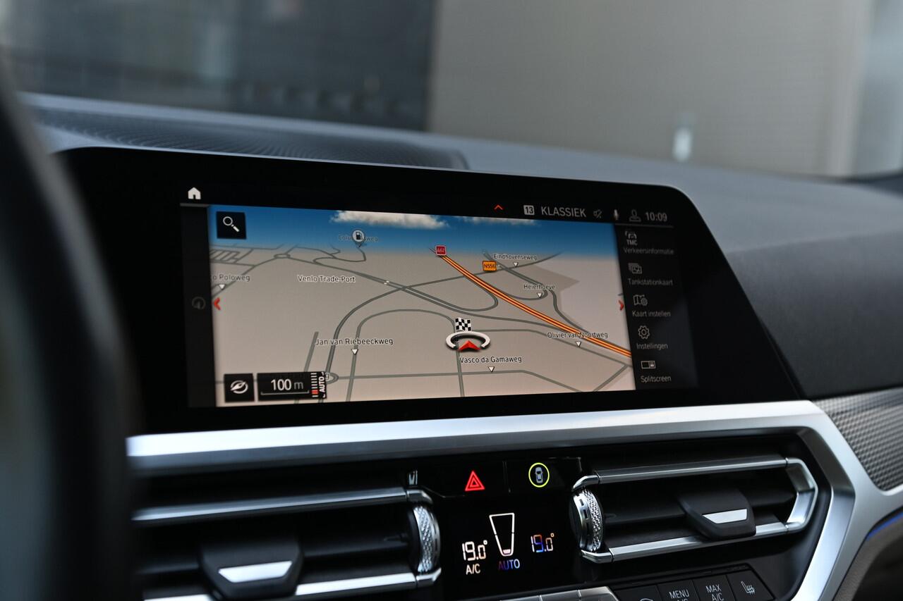 BMW 3-SERIE 330i High Executive M Sport Automaat / Achteruitrijcamera / Sportstoelen / M Adaptief onderstel / Head-Up / Parking Assistant / Leder / 19" LMV