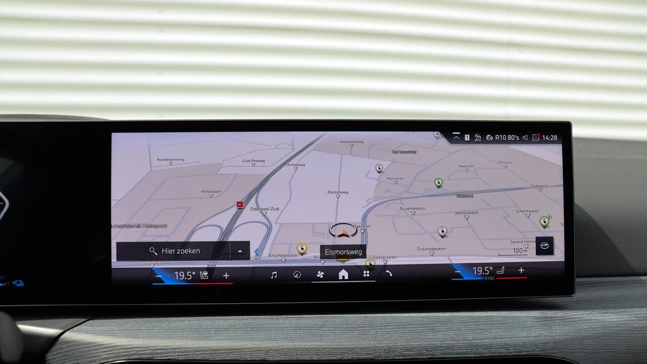 BMW 3-SERIE Touring 330e xDrive M-Sport Pro | Harman/Kardon | Head-up | Panoramadak | Trekhaak | M Sportstoelen | Memory | Comfort Access