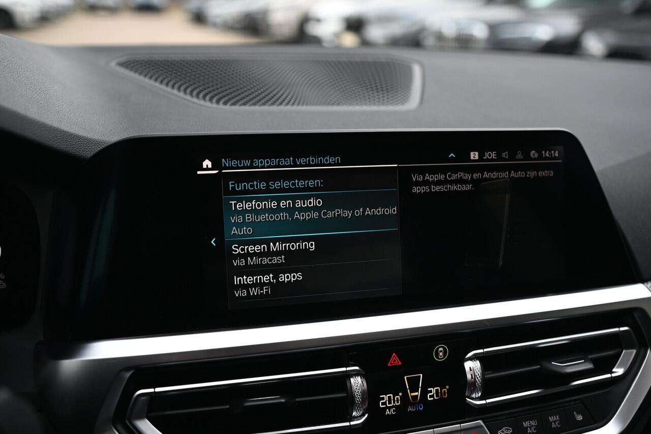 BMW 3-SERIE 320e High Executive M Sport Automaat / Schuif-kanteldak / Sportstoelen / Achteruitrijcamera / Stuurverwarming / LED / Head-Up / Harman Kardon / Stoelverwarming