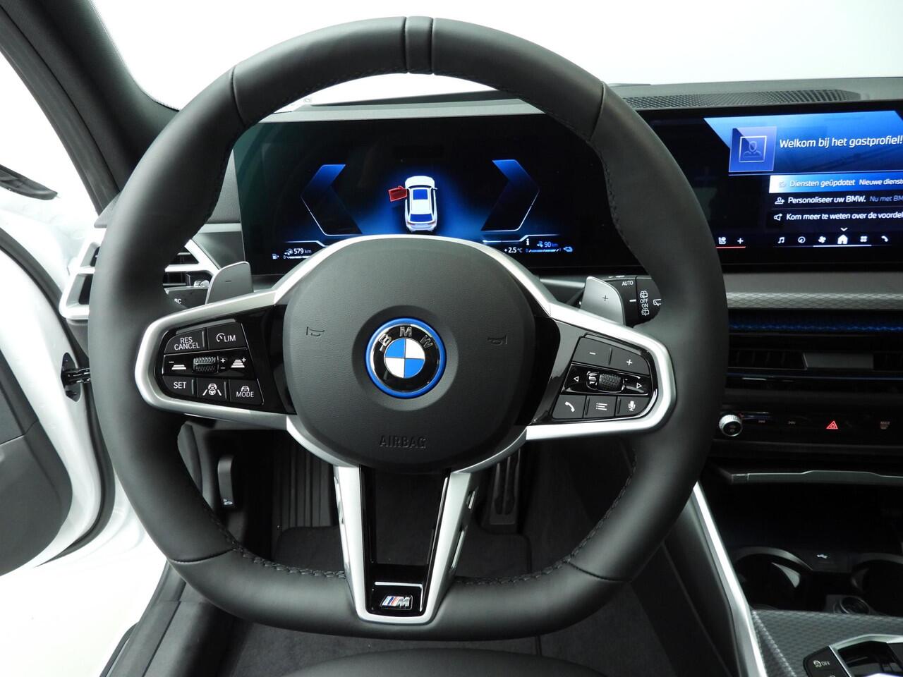 BMW 3-SERIE Touring 330e M-Sportpakket Pro / Panoramadak / Harman-Kardon / Innovation Pack / Comfort Pack