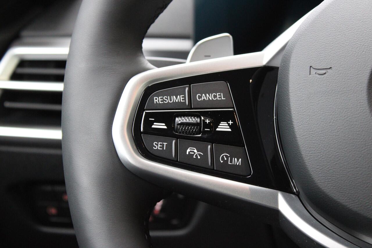 BMW 3-SERIE Touring 330e High Executive M Sport Automaat / Panoramadak / Trekhaak / Adaptieve LED / Sportstoelen / Comfort Access / Parking Assistant Plus / Stuurverwarming