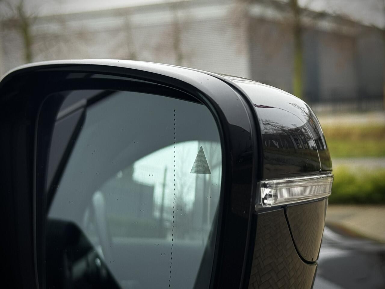 BMW 3-SERIE Touring 330e M-Sport | Panoramadak | Harman Kardon | Adaptive Cruise | Adaptive LED | HUD | Camera | Elektrische Trekhaak