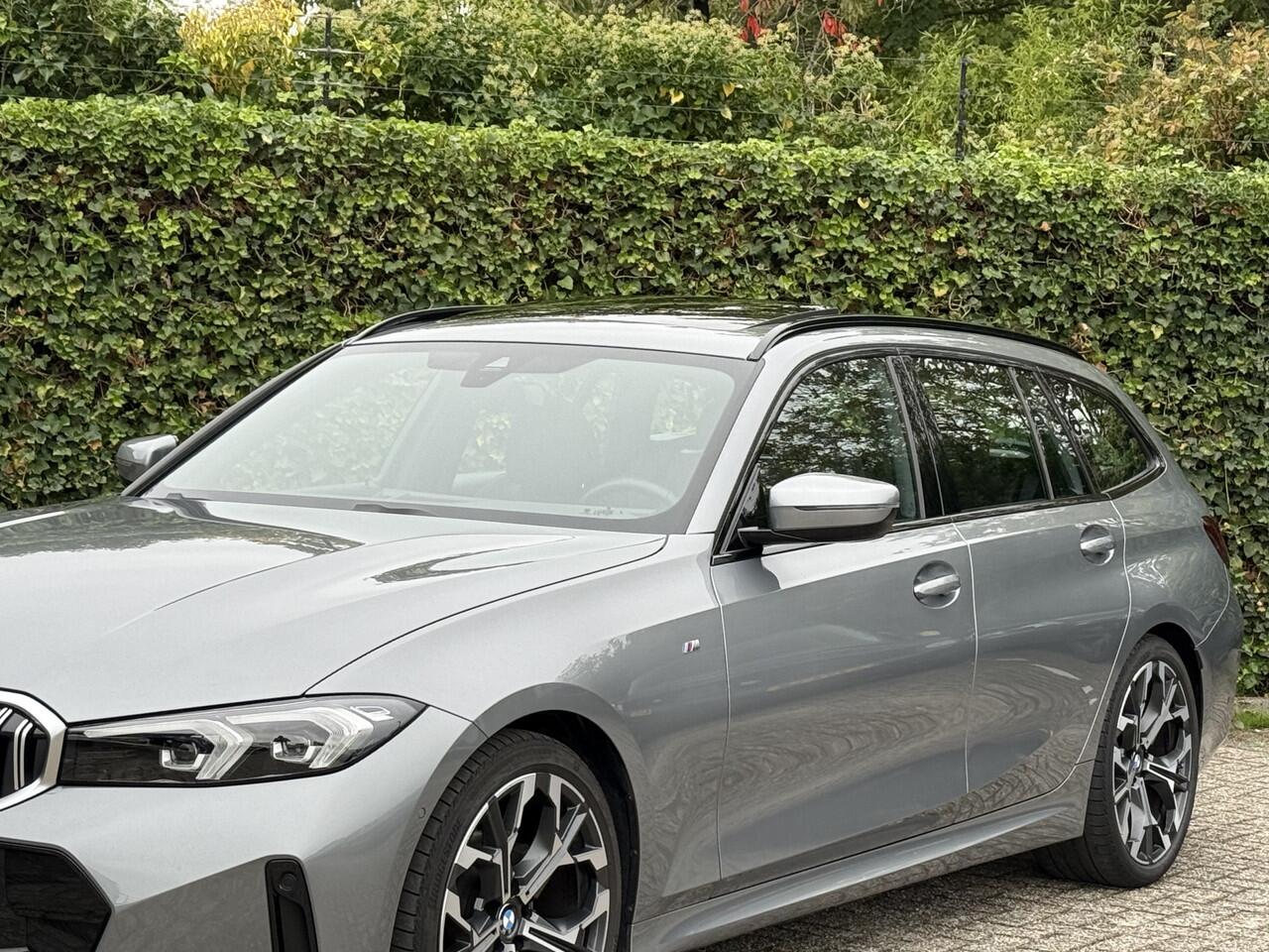 BMW 3-SERIE Touring 318i | NW Model | M-Sport | 19'' | Panorama | Camera | Elek. Trekhaak