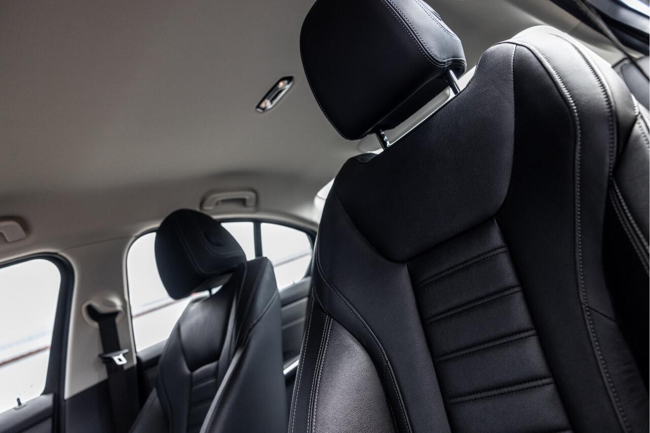 BMW 3-SERIE 318i Business Edition Plus | E-Trekhaak | NL Auto