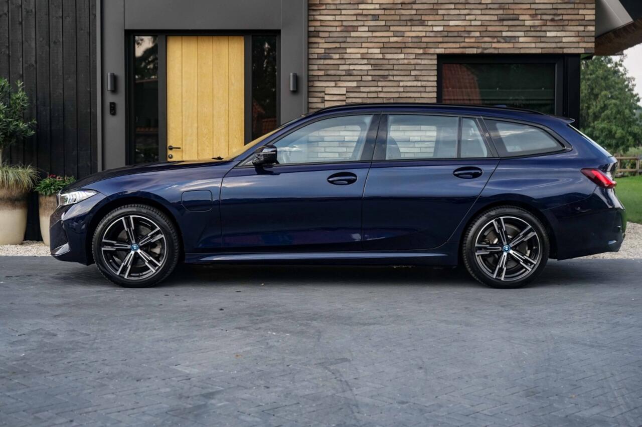 BMW 3-SERIE 330e xDrive M-Sport Individual