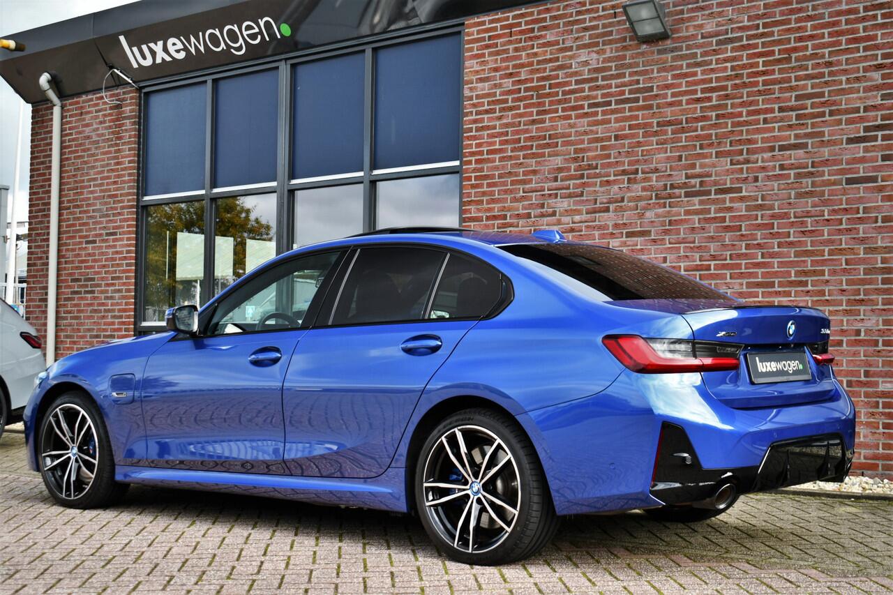 BMW 3-SERIE 330e xDrive M-Sport Pro Pano M-zetels ACC HUD 19inch El-klep