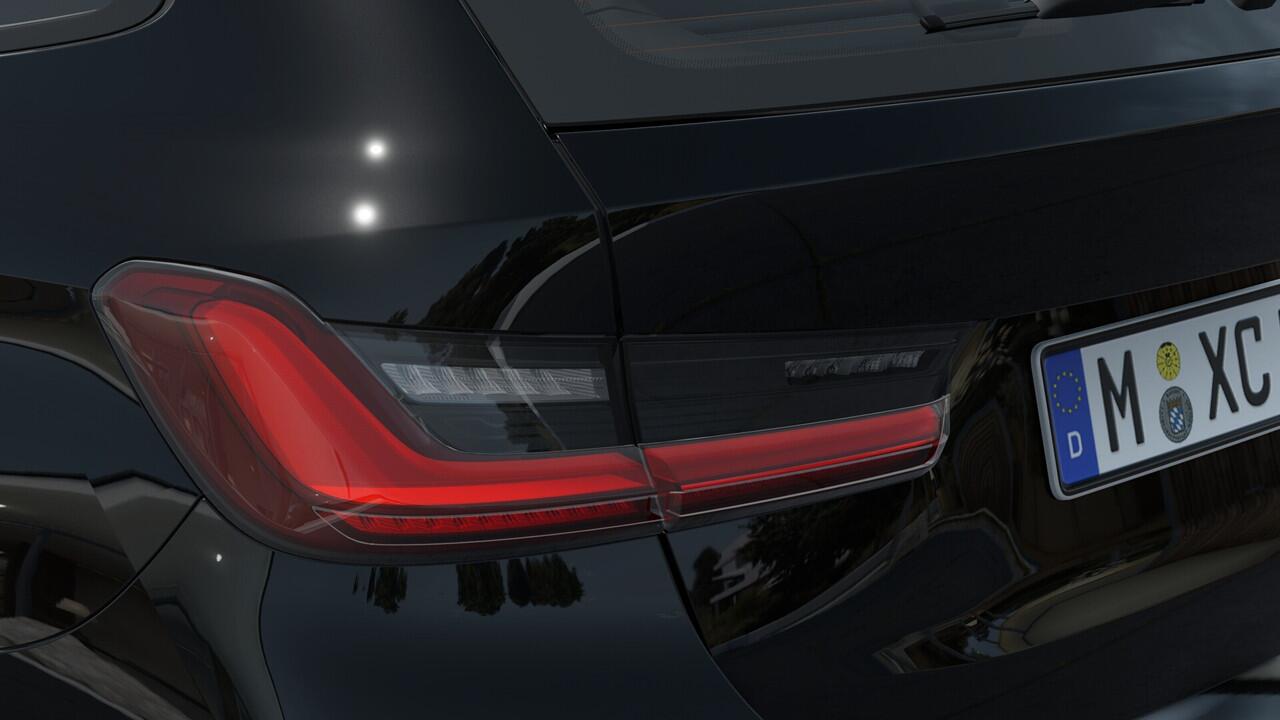 BMW 3-SERIE Touring 330e M Sport Automaat / Trekhaak / Sportstoelen / Achteruitrijcamera / Parking Assistant / Live Cockpit Plus / Stoelverwarming