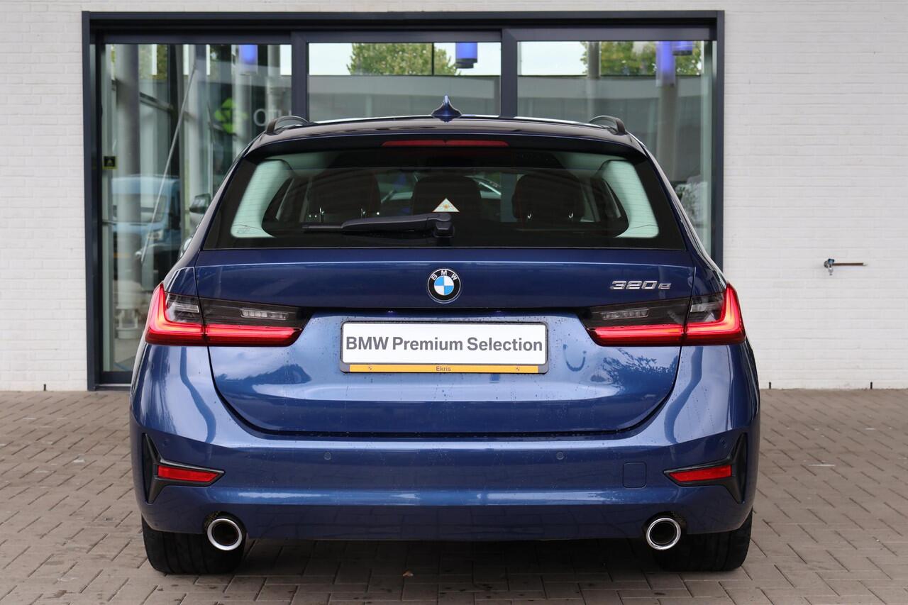 BMW 3-SERIE Touring 320e | High Executive | Voorstoelen Verwarmd | Parkeersensoren achter |