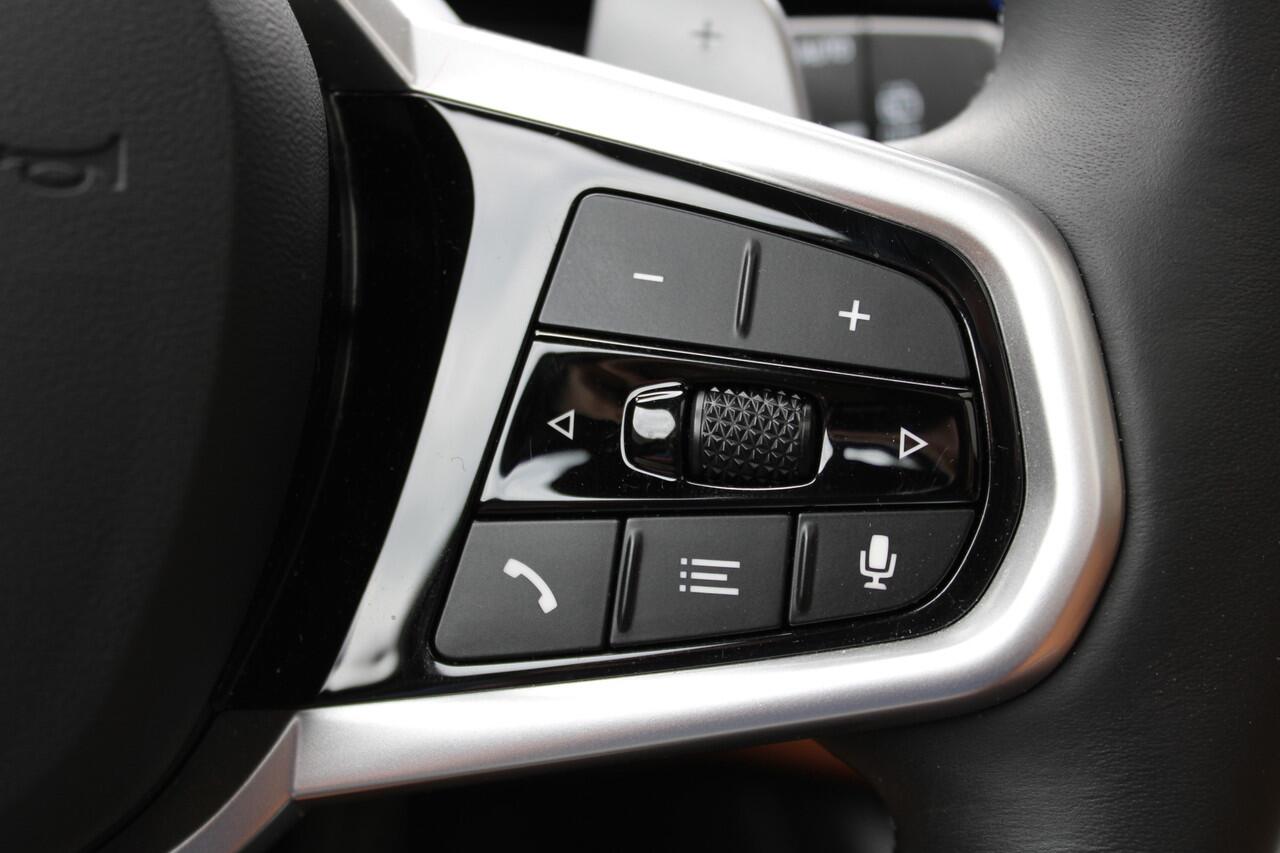 BMW 3-SERIE Touring 330e PANO LED LEER VOLLL M-SPORT M-PAKKET 17000KM!!!