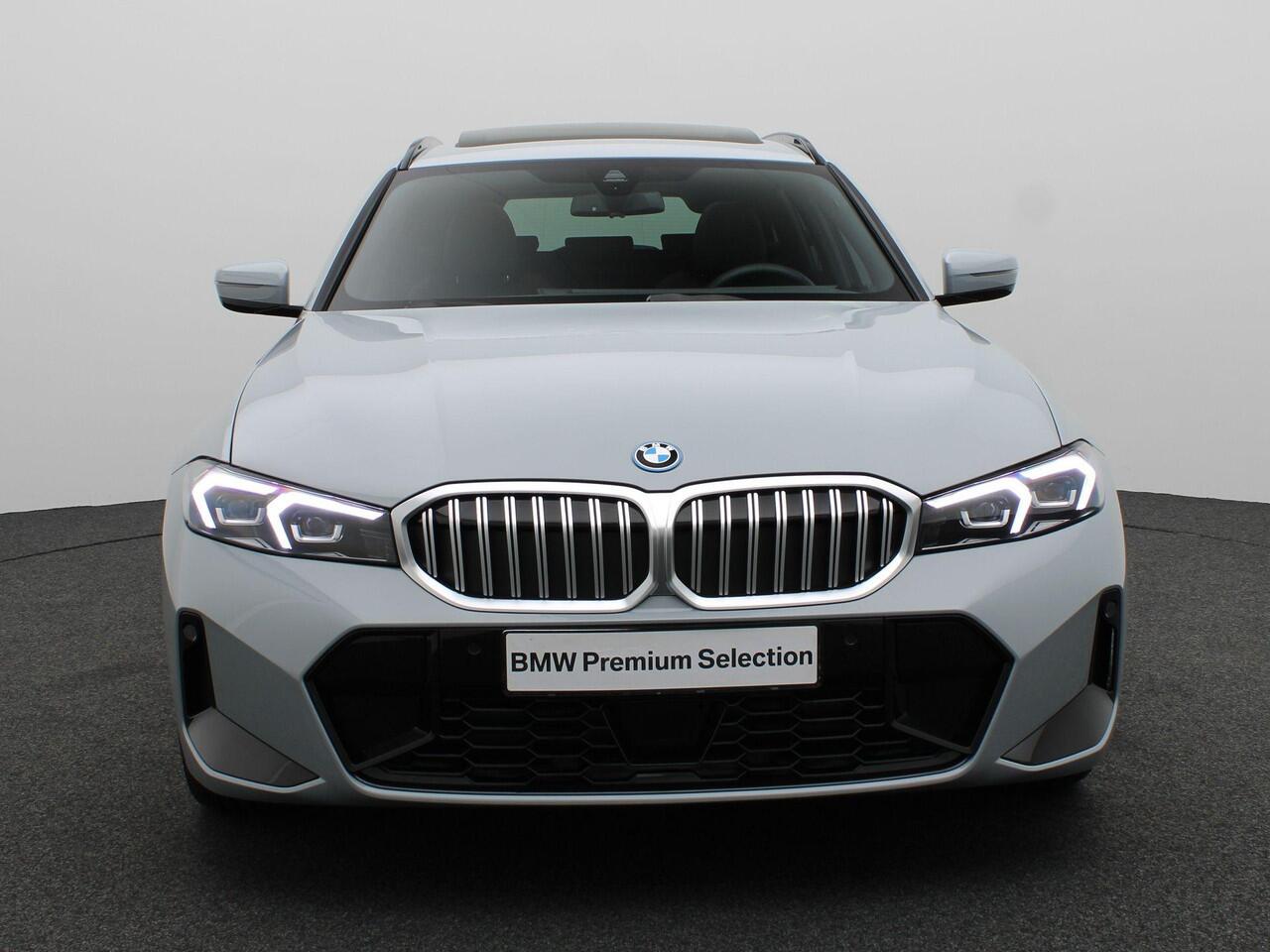 BMW 3-SERIE Touring 330e M Sportpakket | Comfort Pack | M Adaptief onderstel | Trekhaak | Panoramadak | Active Cruise Control | DAB | HiFi | 18''